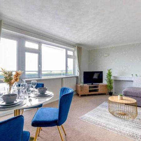 Trendy Sea View 2 Bedroom Sleeps 6 - Free Parking Bournemouth Exteriör bild