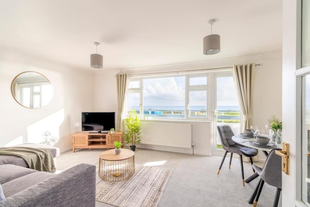 Trendy Sea View 2 Bedroom Sleeps 6 - Free Parking Bournemouth Exteriör bild