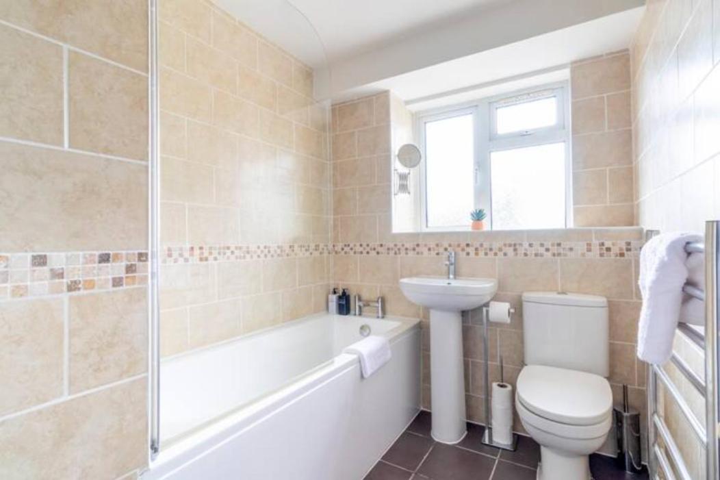 Trendy Sea View 2 Bedroom Sleeps 6 - Free Parking Bournemouth Exteriör bild