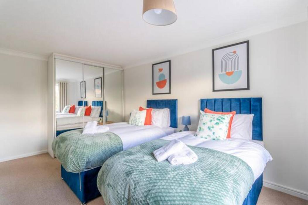 Trendy Sea View 2 Bedroom Sleeps 6 - Free Parking Bournemouth Exteriör bild