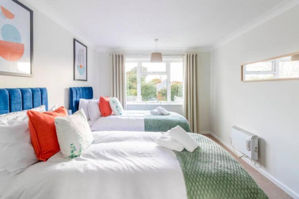 Trendy Sea View 2 Bedroom Sleeps 6 - Free Parking Bournemouth Exteriör bild