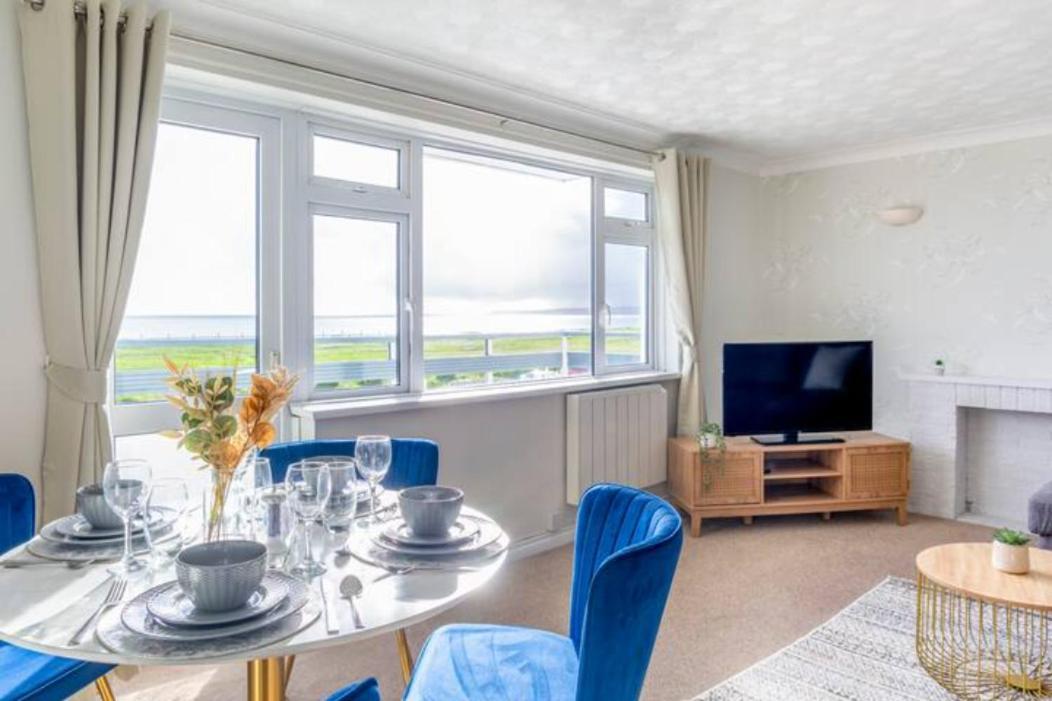 Trendy Sea View 2 Bedroom Sleeps 6 - Free Parking Bournemouth Exteriör bild
