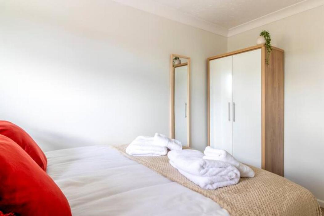 Trendy Sea View 2 Bedroom Sleeps 6 - Free Parking Bournemouth Exteriör bild